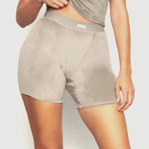 NWT SKIMS Velour Shorts in Smoke (XXS)
